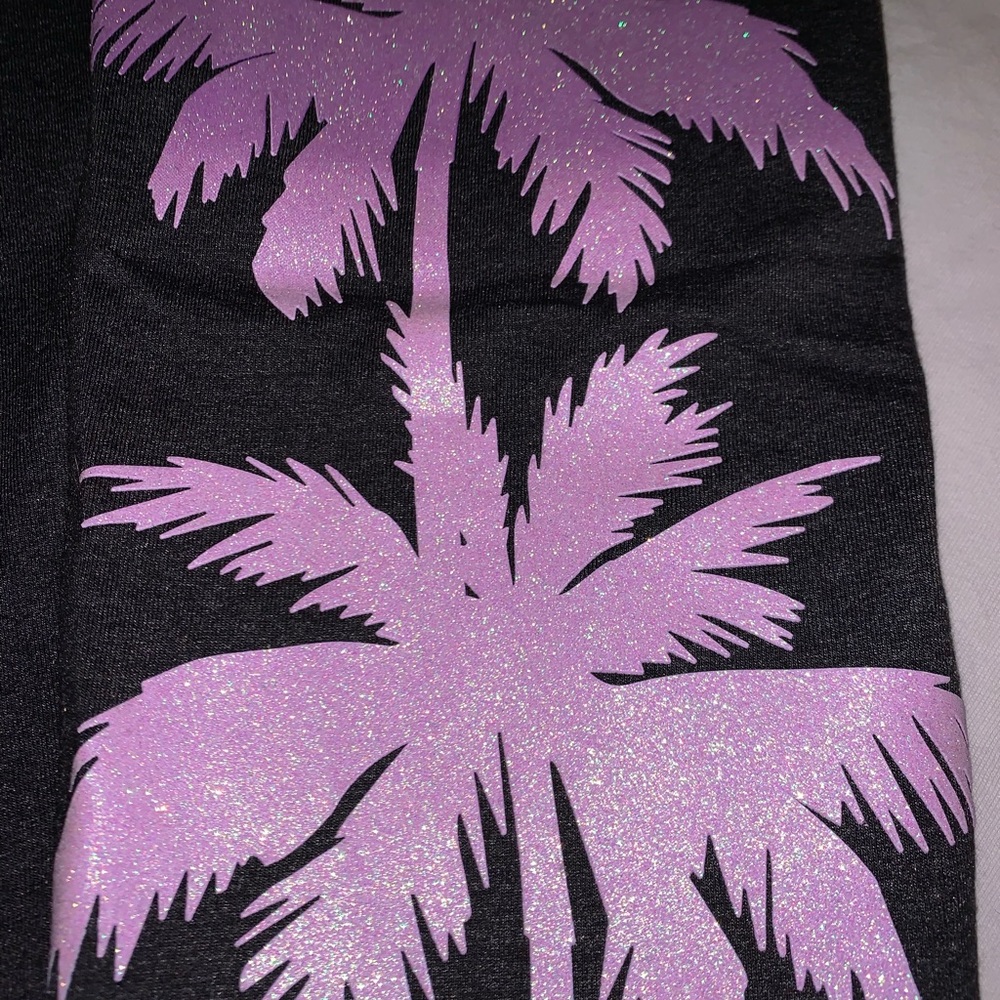Victoria's Secret Pink Black Palm Shine Leggings & Matching Palm
Shine T-Shirt - Picture 9 of 12